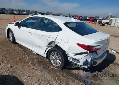 2025 Toyota Camry Le z USA, uszkodzony, nr VIN 4T1DAACK6SU052340